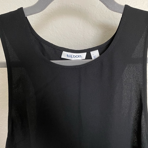 Material is soft and sheer. - Picture 3 of 5